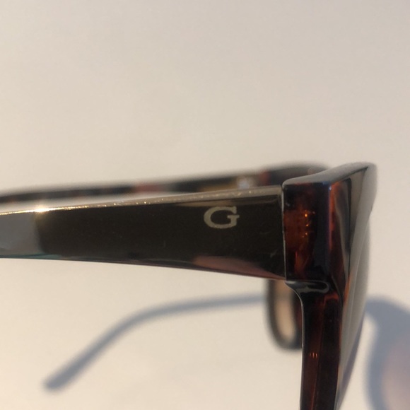 Guess Tortoise Sunglasses - Picture 6 of 6